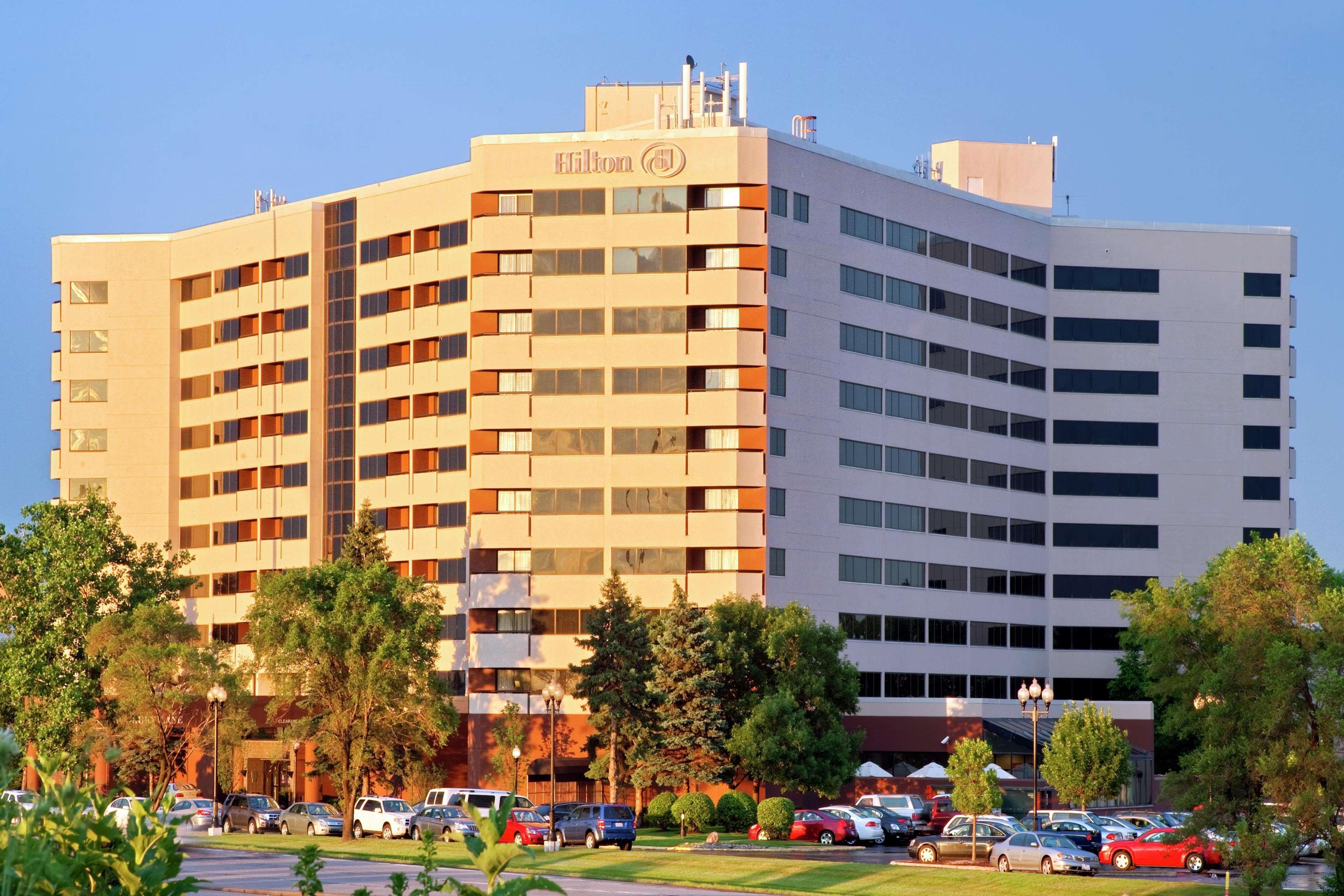 Hilton Suites Chicago/Oakbrook Terrace Exterior photo